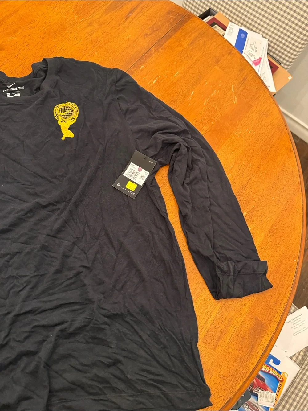 Nike Men’s Black Long-Sleeve Tee with Yellow Chest Graphic xxl